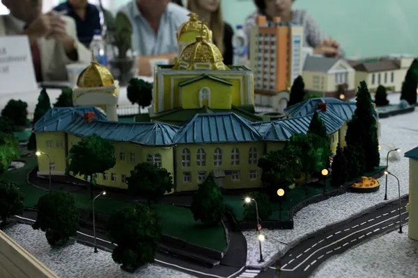 У луцькому «політесі» створили унікальний макет Театрального майдану (фото) 
