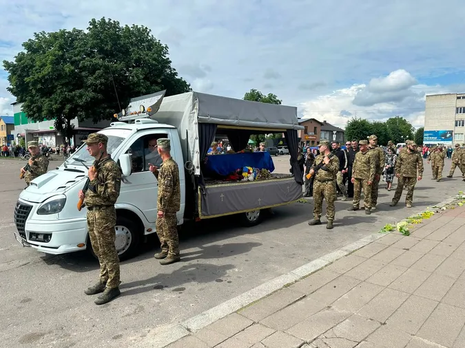 На Волині в останню земну дорогу провели Героя Сергія Григіля (фото)