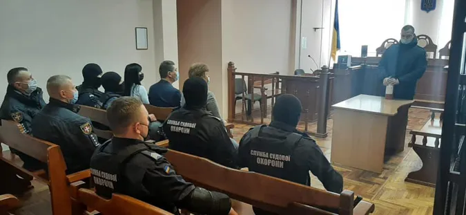 Волинські правоохоронці відпрацювали затримання злочинця у суді (фото)