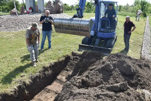 Волинські археологи допомогли знайти братську могилу жертв трагедії Гути Пеняцької (фото)