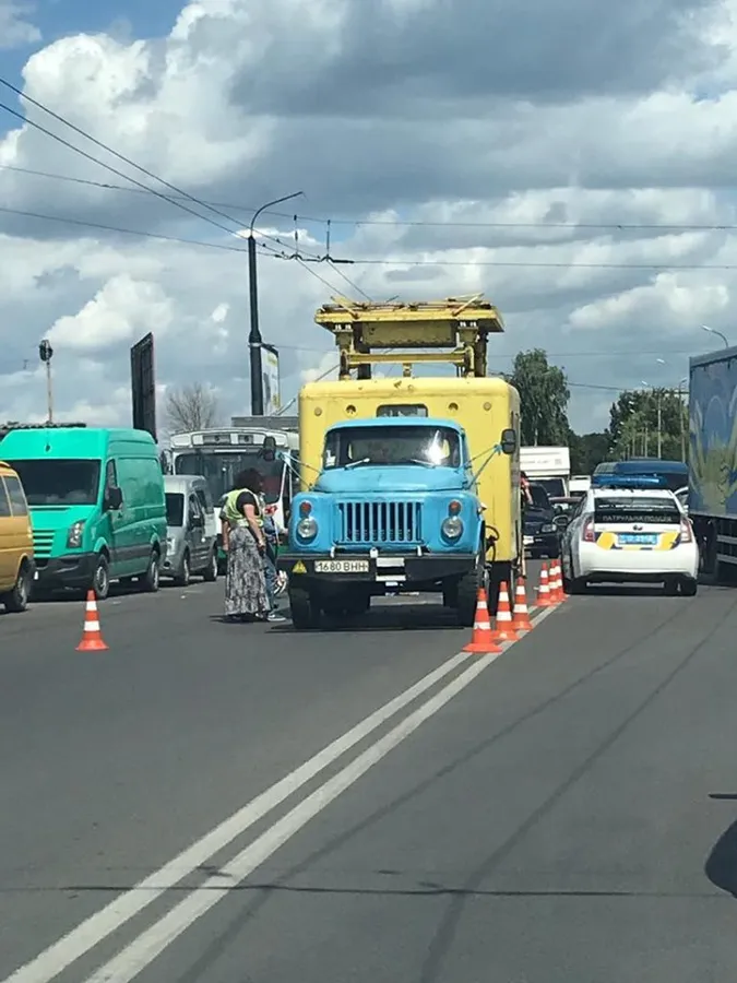 Велосипедист хотів об’їхати двері авто: деталі смертельної аварії у Луцьку (відео)