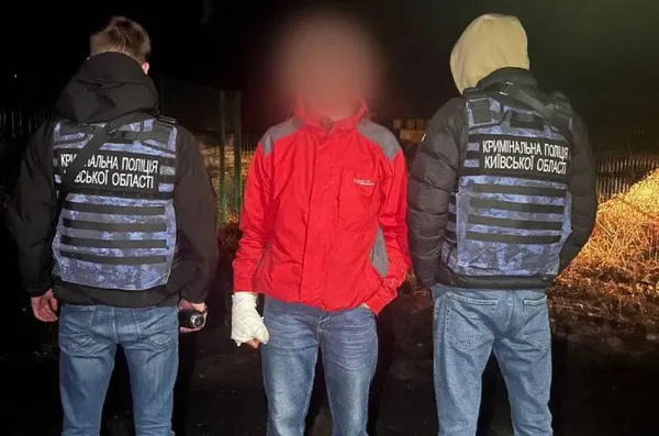 Били і знімали на відео: на Київщині підлітки до напівсмерті відгамселили знайомого (фото 18+)