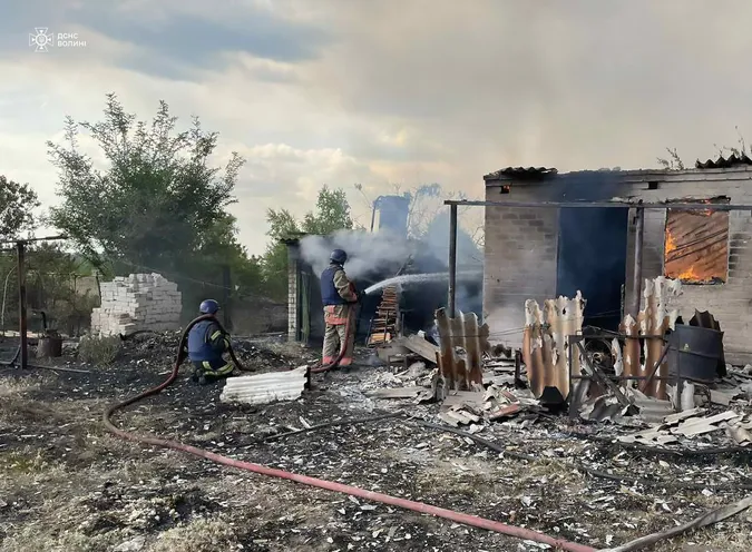 Обстріл – загоряння – виїзд: як рятувальники з Волині працюють на Донеччині (фото)