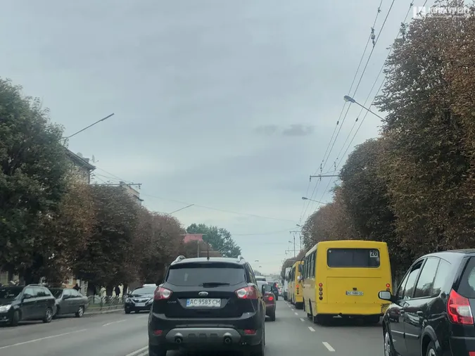 Аварія у Луцьку: проспект Перемоги стоїть у заторі (фото)