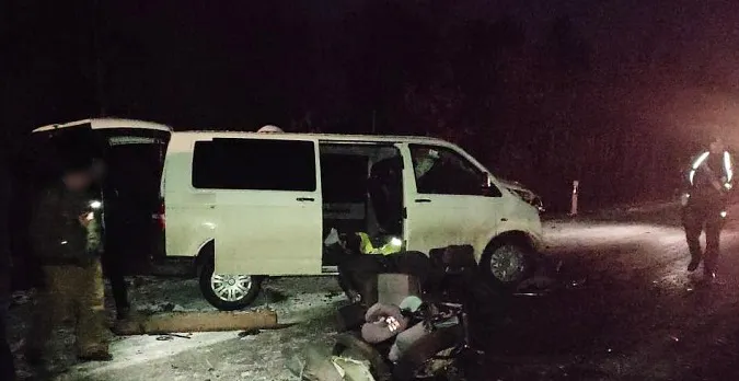 На Волині Pajero протаранив бус: травмовані вісім осіб, з них троє – діти (фото, відео)