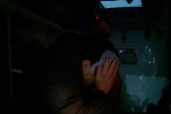 У Луцьку на зупинці побили й пограбували чоловіка