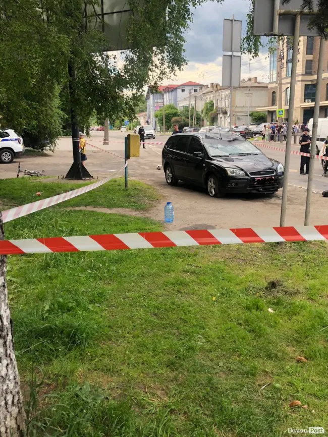 У Луцьку на переході авто наїхало на чоловіка та двох дітей (фото)