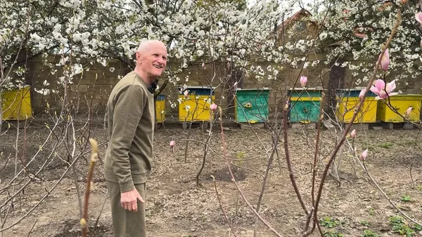 Під Луцьком 74-річний господар вирощує сотні магнолій (фото, відео)