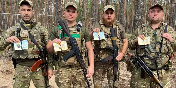 Волинські поліцейські отримали відзнаки в зоні бойових дій (фото)