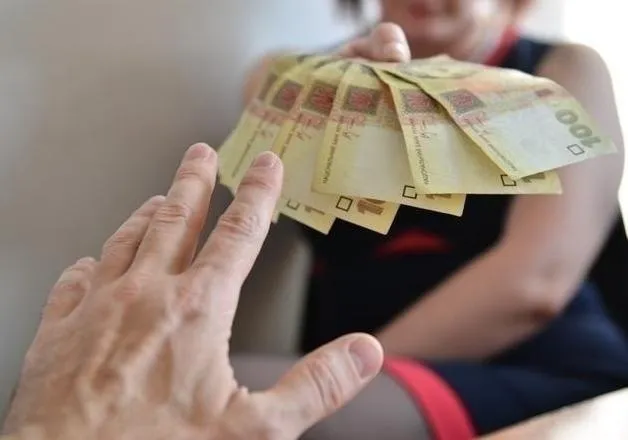 Пояснили, чому українцям боргують зарплати