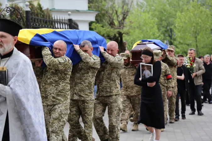 У Луцьку попрощалися із загиблими захисниками Олександром Махновцем та Валерієм Максимчуком (фото)