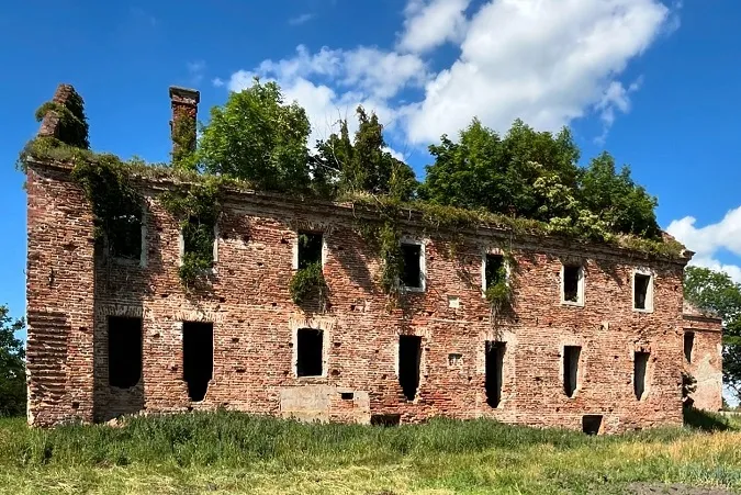 На Волині «знайшли» руїни костелу і монастиря кармелітів 18 століття (фото)