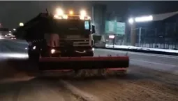 Засніжені траси Волині розчищали всю ніч і ранок: яка ситуація зараз (відео)