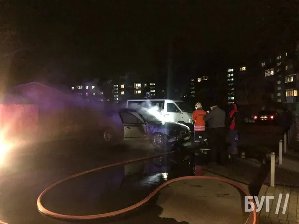 У місті на Волині загорілася автівка (фото)