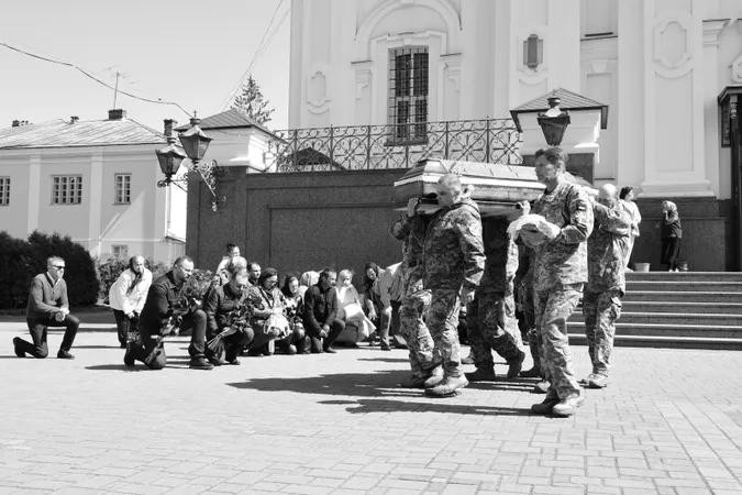 У Луцьку попрощалися із загиблим воїном Русланом Собуцьким (фото, відео)