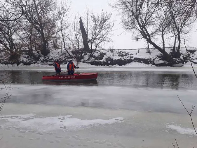 У Луцьку тиждень шукають «моржа», який пірнув у Стир