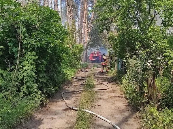 Завжди у зоні ризику: день з чергування волинських рятувальників на Донеччині (фото)