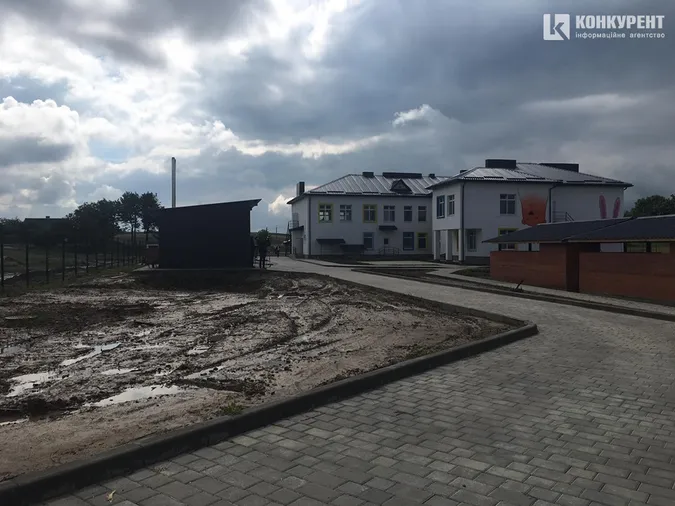 У Крупі зустріли Зеленського (фото, пряма трансляція)
