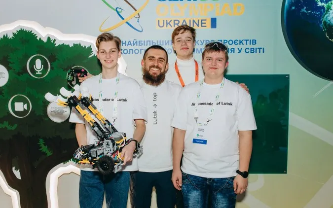 Луцькі школярі, які створили робота для збору сміття, їдуть на «Олімпіаду геніїв» у США