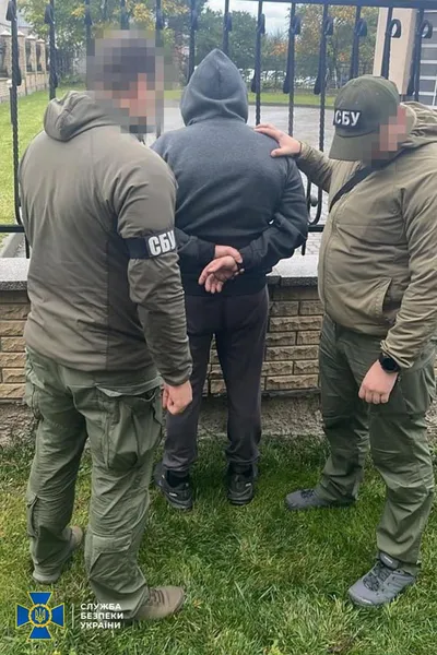 У Луцьку СБУ затримала депутата від ОПЗЖ, який допомагав ухилянтам втікати за кордон (фото, відео)