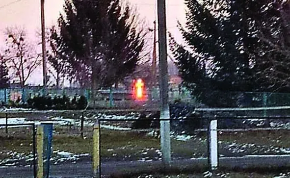 Магічне сяйво чи божий знак: біля згарища «зачарованої» церкви на Волині –  невідоме світіння (фото)