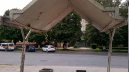 У Луцьку похилилось накриття зупинки (фото)