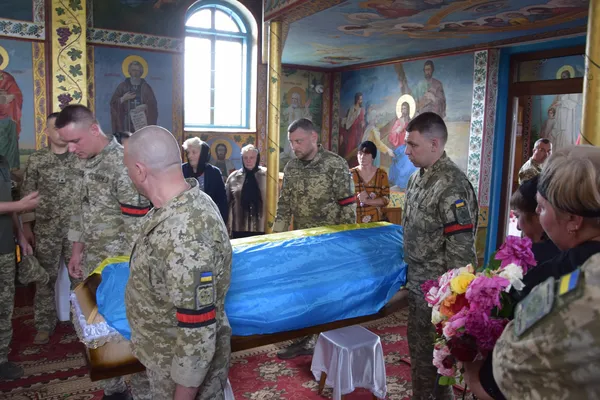 Помер від важких поранень: на Волині попрощалися зі старшим солдатом Сергієм Синюком (фото)