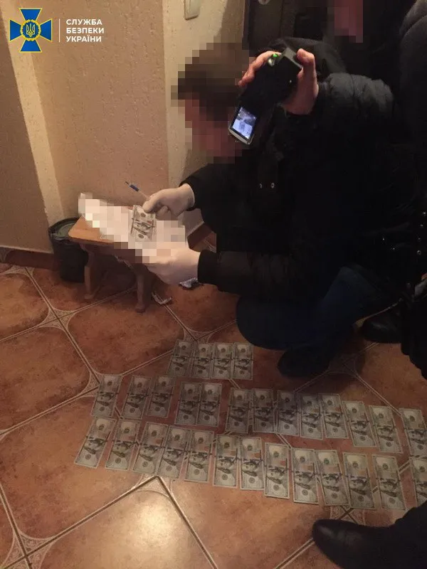Керівника митного поста «Ковель» затримали на хабарі (фото)