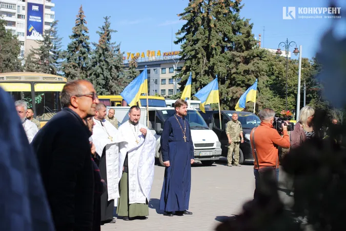 Знову похорон: Луцьк попрощався із загиблим захисником Віталієм Степанишеним (фото, відео)