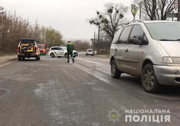 У Луцьку перекинулися вантажівка: рух в районі Набережної перекритий (фото, оновлено)