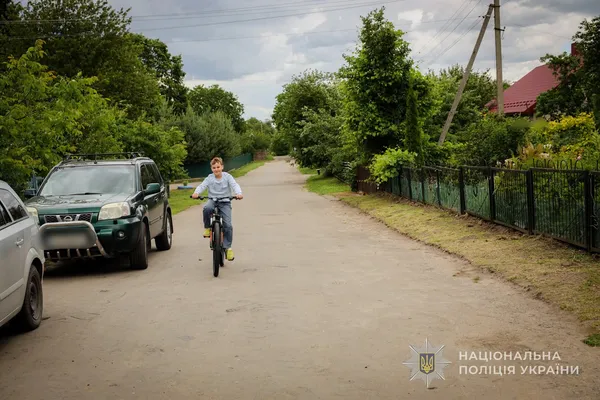 Волинські поліцейські зворушливо привітали з Днем народження сина загиблого побратима (фото)