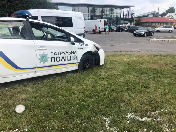 У Луцьку авто патрульних потрапило в аварію (фото)