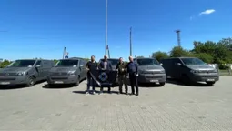 Воїнам 100-ї бригади Волинська ОВА спільно з благодійним фондом передала п'ять автівок (фото)