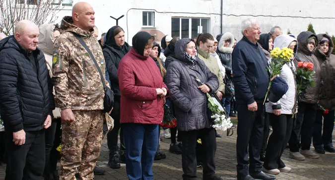 До останнього подиху – за Україну: Рожищенська громада попрощалася з Героєм Сергієм Мандзюком (фото)