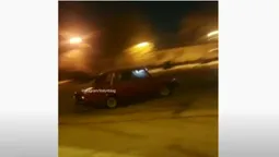 Попри сніг та ожеледицю: у Луцьку на Замковій площі дрифтував автомобіль (відео)