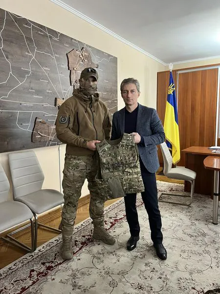 До прапора зі Зміїного: ковельчанин «Данте» передав рідному місту свій бронежилет (фото)