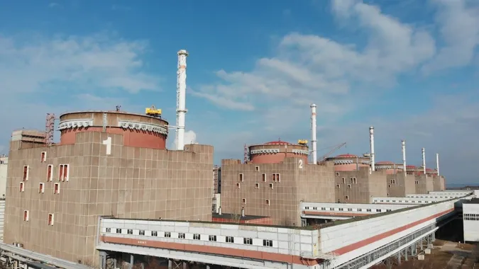 Росіяни вдруге обстріляли Запорізьку АЕС: снаряди впали біля ядерного реактора
