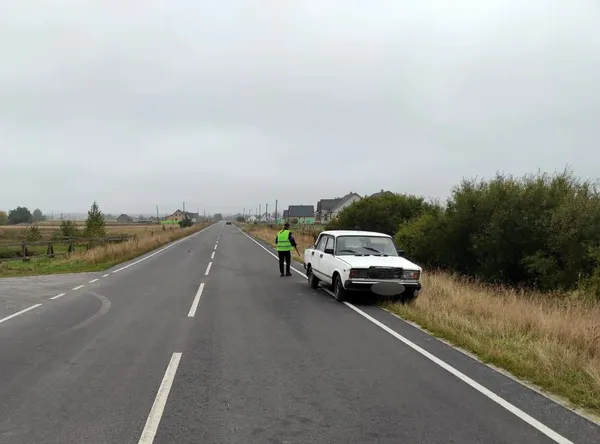 На Волині двоє неповнолітніх в'їхали в «жигулі» (фото)
