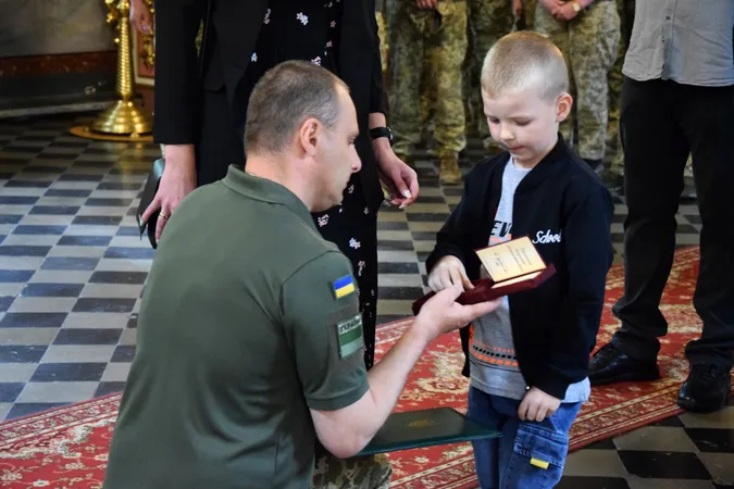 У Луцьку ордени загиблих прикордонників передали їхнім рідним (фото)