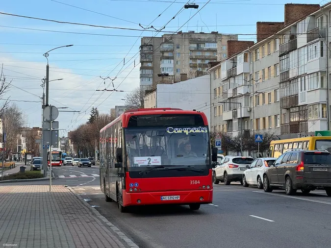 Не змогла виїхати з автобуса на візку: у Луцьку – скандал у маршрутці (фото)