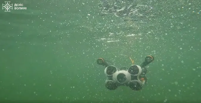 Водолази запустили у Світязь підводний дрон: що там сталося (відео)
