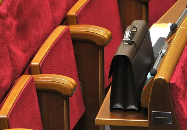 Які фракції у Верховній Раді втратили найбільше депутатів