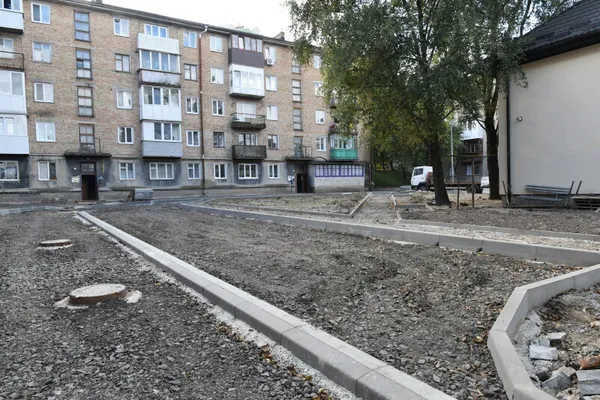 Як у Луцьку ремонтують двори (фото)