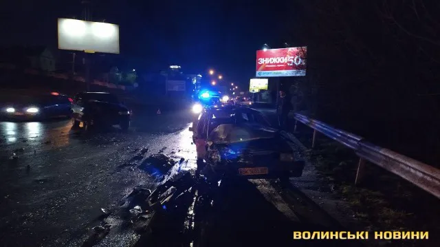 У Луцьку водійка з дитиною в салоні протаранила легковик, – очевидці (фото, відео)