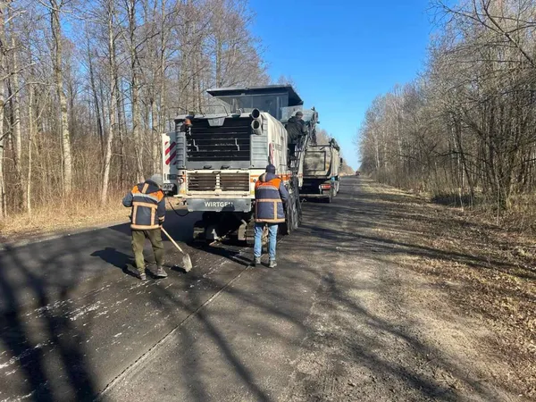 На Волині за тиждень залатали понад 25 тисяч «квадратів» ям: де тривають ремонти (фото)