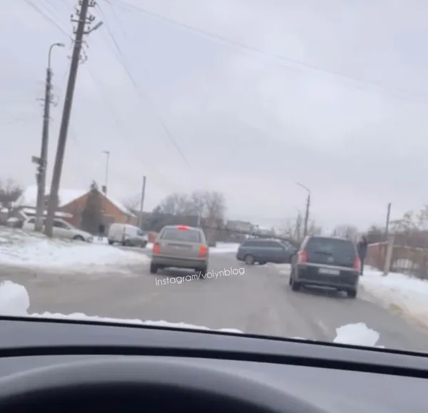 У Луцьку авто влетіло в електроопору (фото)