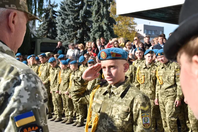 Зі зброєю і прийомами рукопашки: як приймали в Луцьку в ліцеїсти (ФОТО)