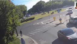 У Луцьку на кільці зіткнулися Volkswagen та Nissan (відео)