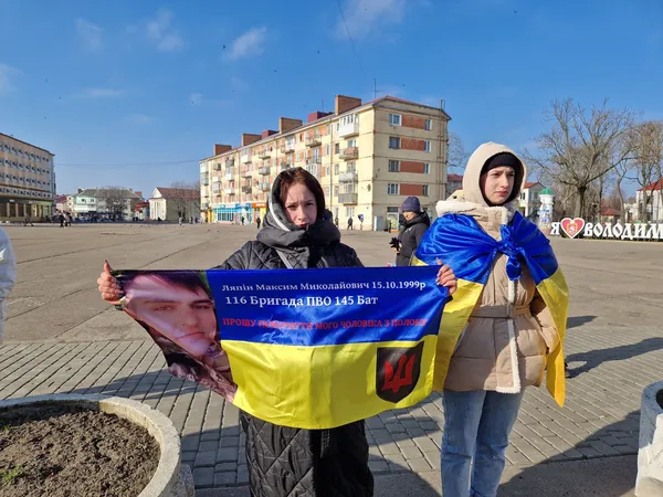 У Володимирі на акцію підтримки полонених та зниклих безвісти зібралися 250 учасників (фото)