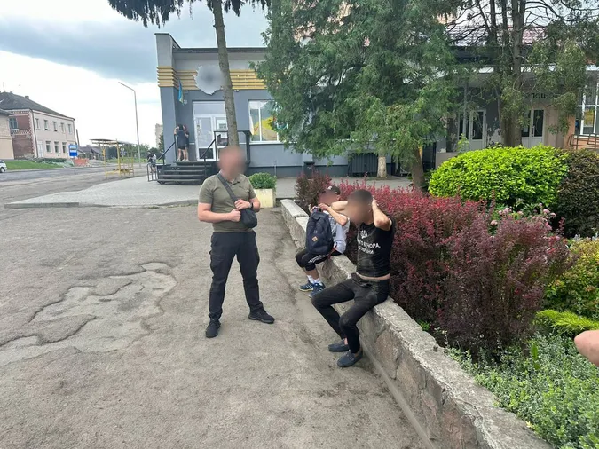 У Луцькій громаді організували переправляння «багатодітних батьків» за кордон (фото, відео)